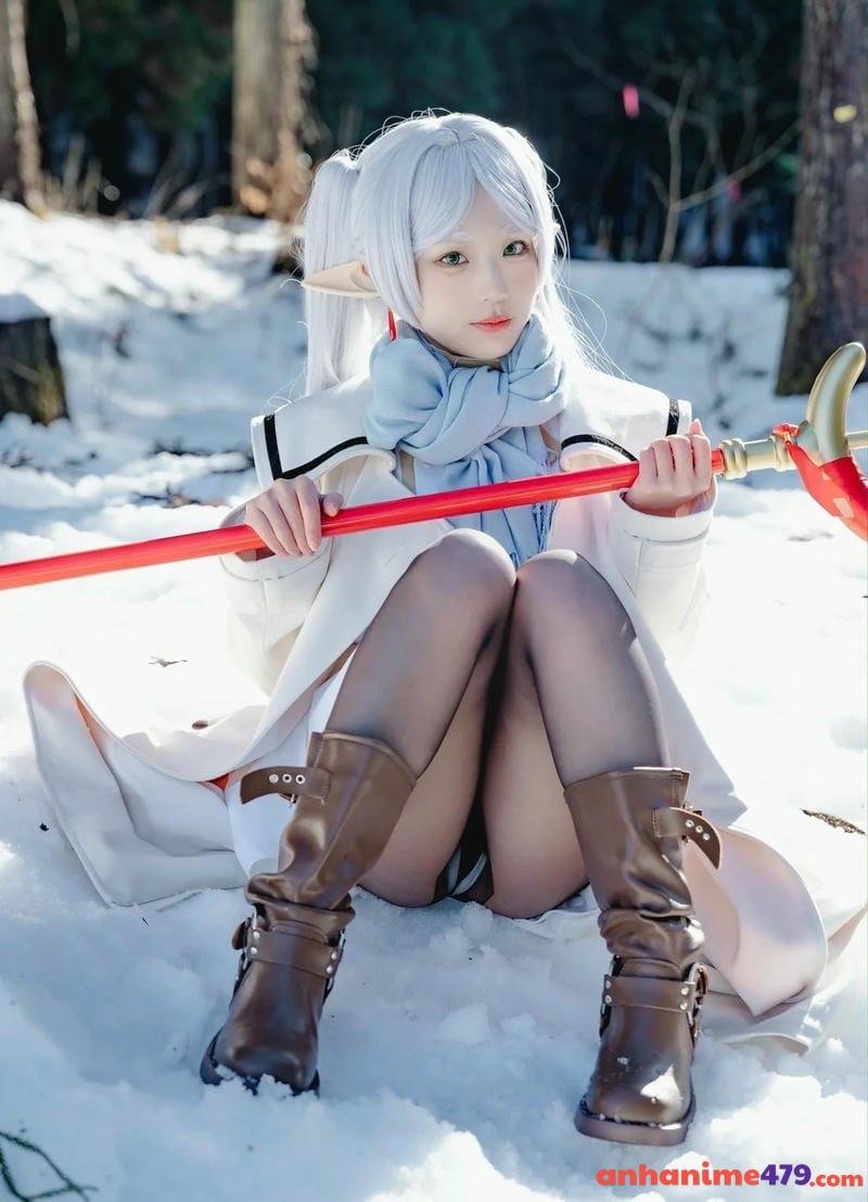 ảnh cosplay frieren trượt tuyết