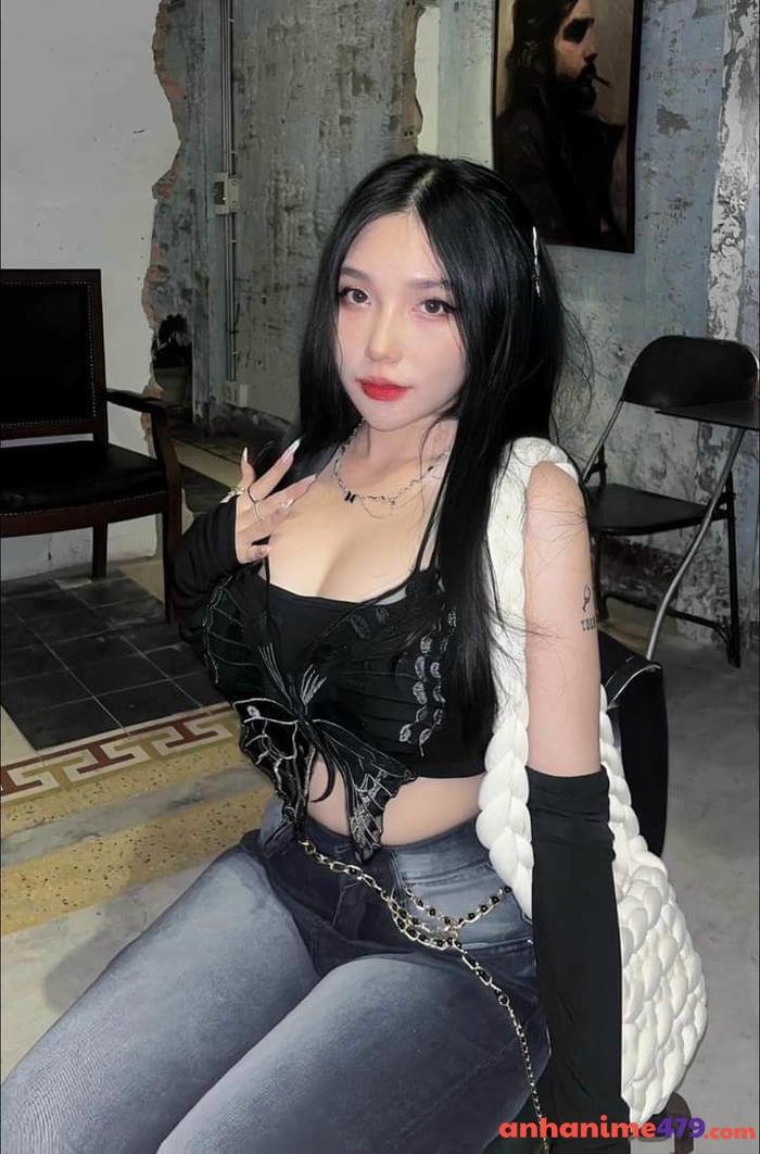 cô gái nóng bỏng