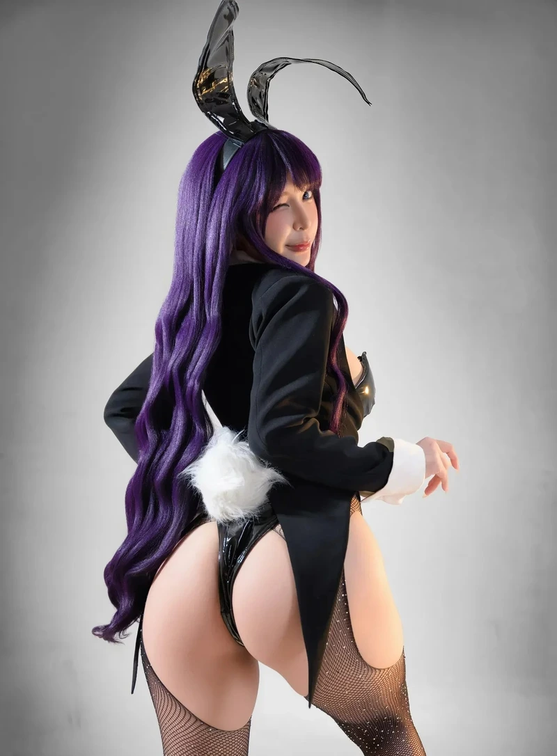 cosplay anime nữ khoe mông to