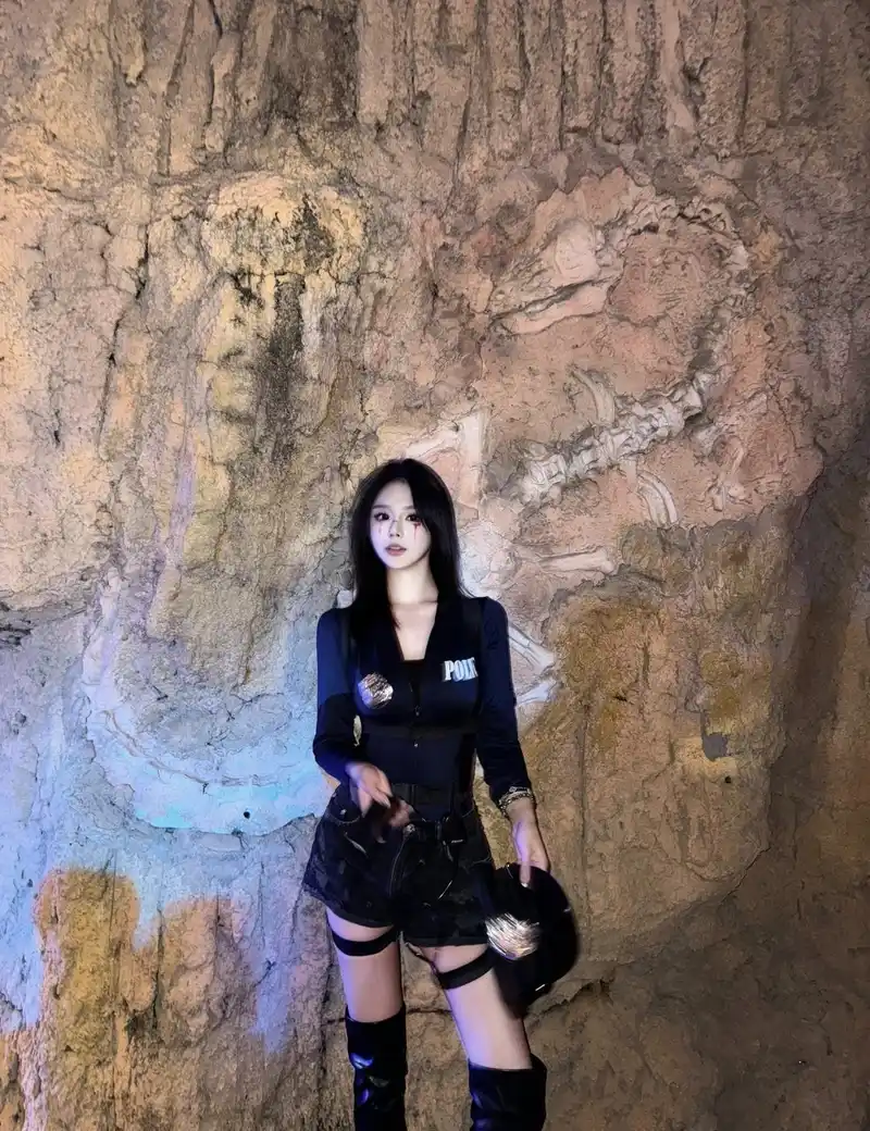 cosplay cảnh sát trong hang
