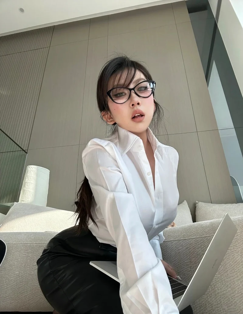 cosplay cô thư ký