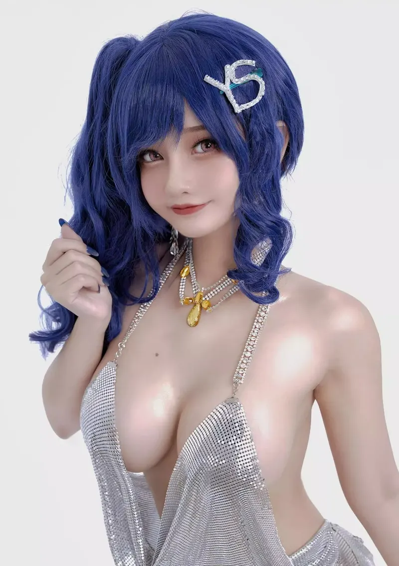 cosplay cute khoe cặp bưởi