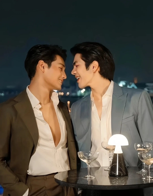 cosplay đam mỹ hôn nhau