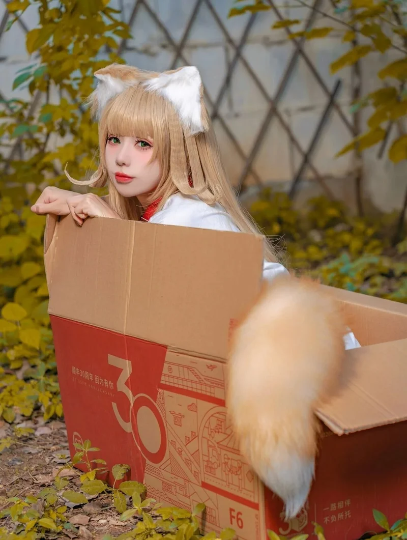 cosplay mèo trắng