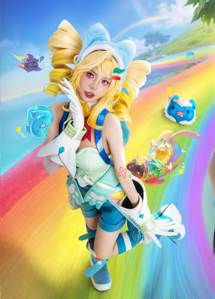 cosplay qi tiệc bãi biển