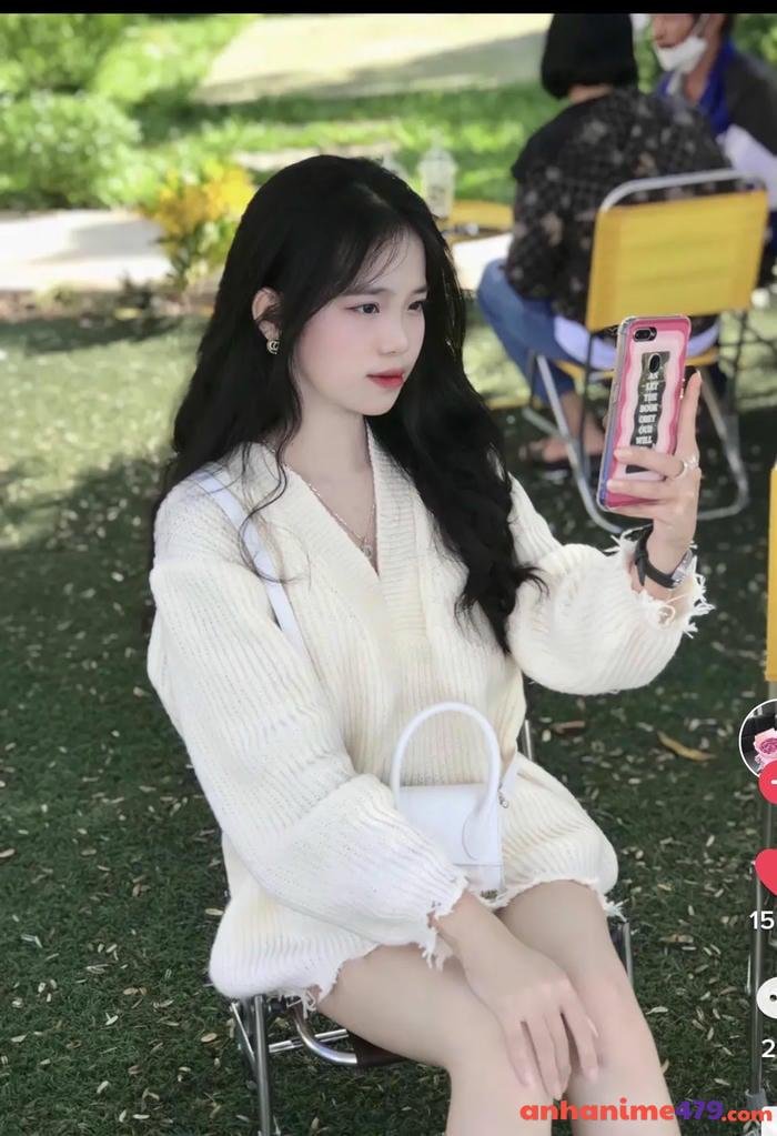 gái 2k7 áo trắng