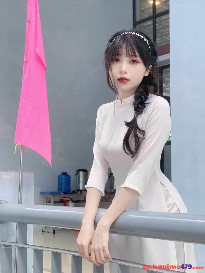 gái cấp 3 thanh lịch