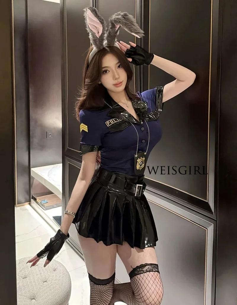 gái đẹp cosplay cảnh sát