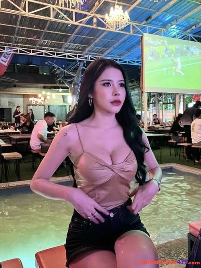 gai xinh khoe nguc (1)