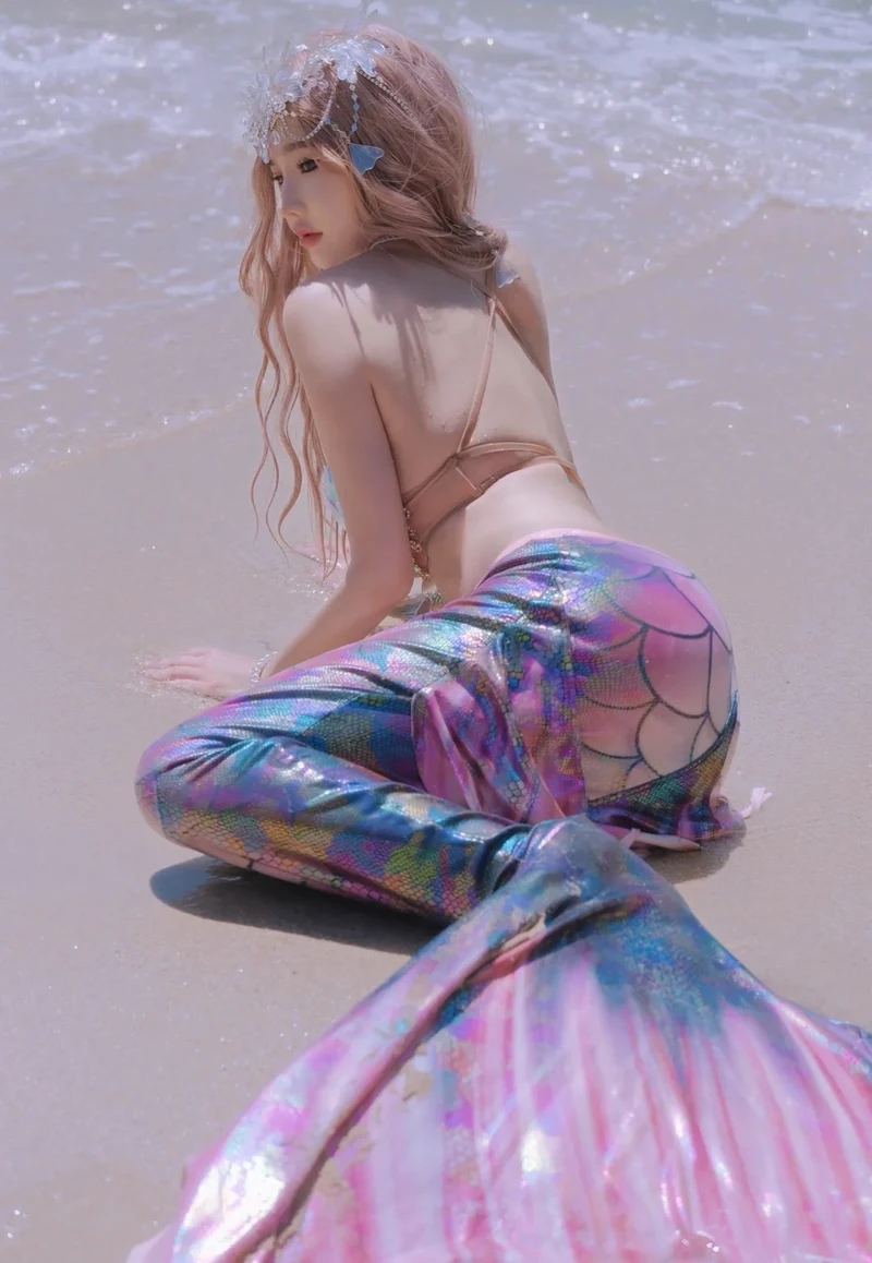 hình cosplay nàng tiên cá đuôi xanh