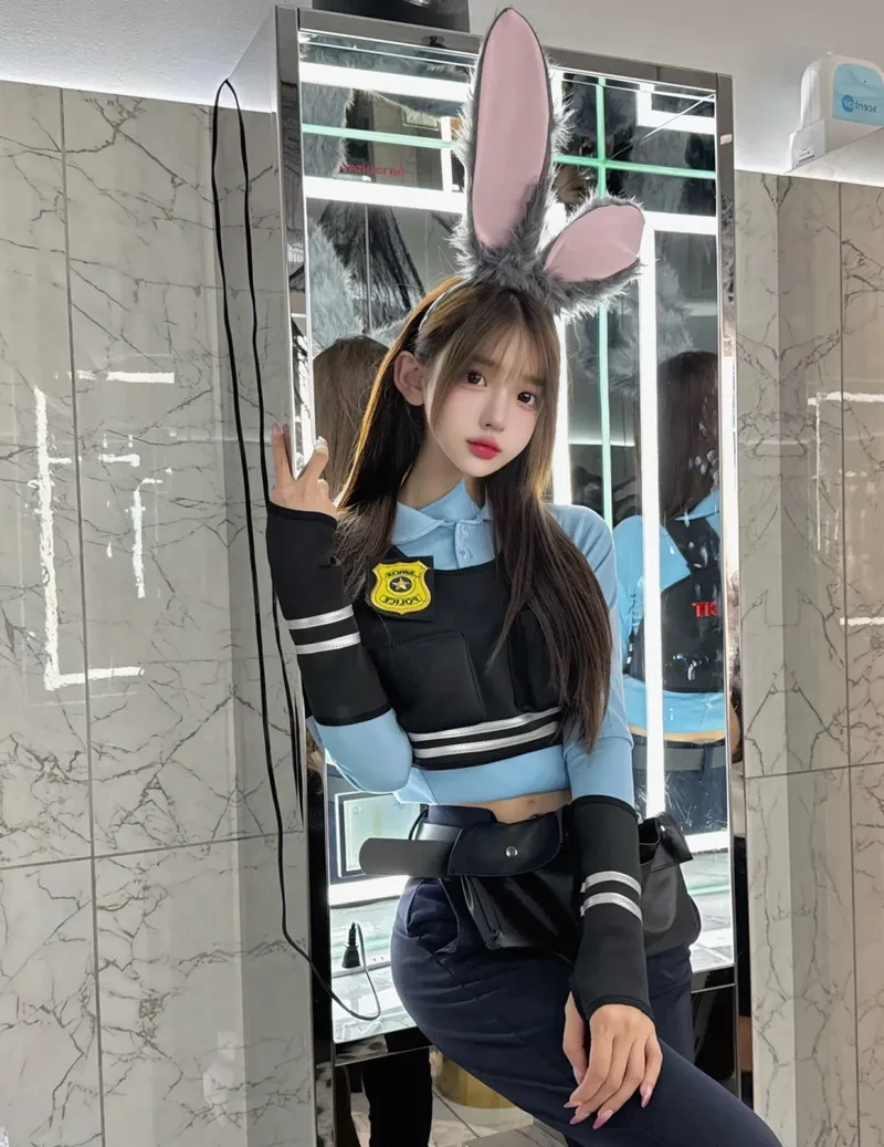 hình gái cosplay cảnh sát