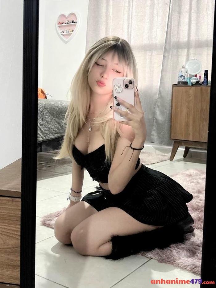 hot girl tạo dáng