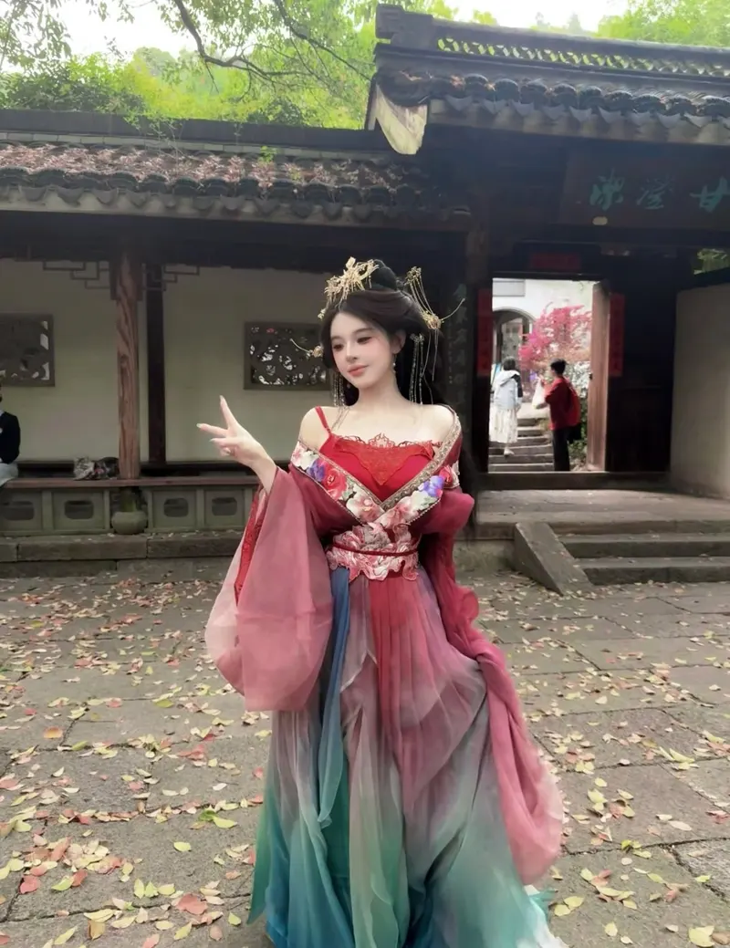 nữ tử cosplay cổ trang