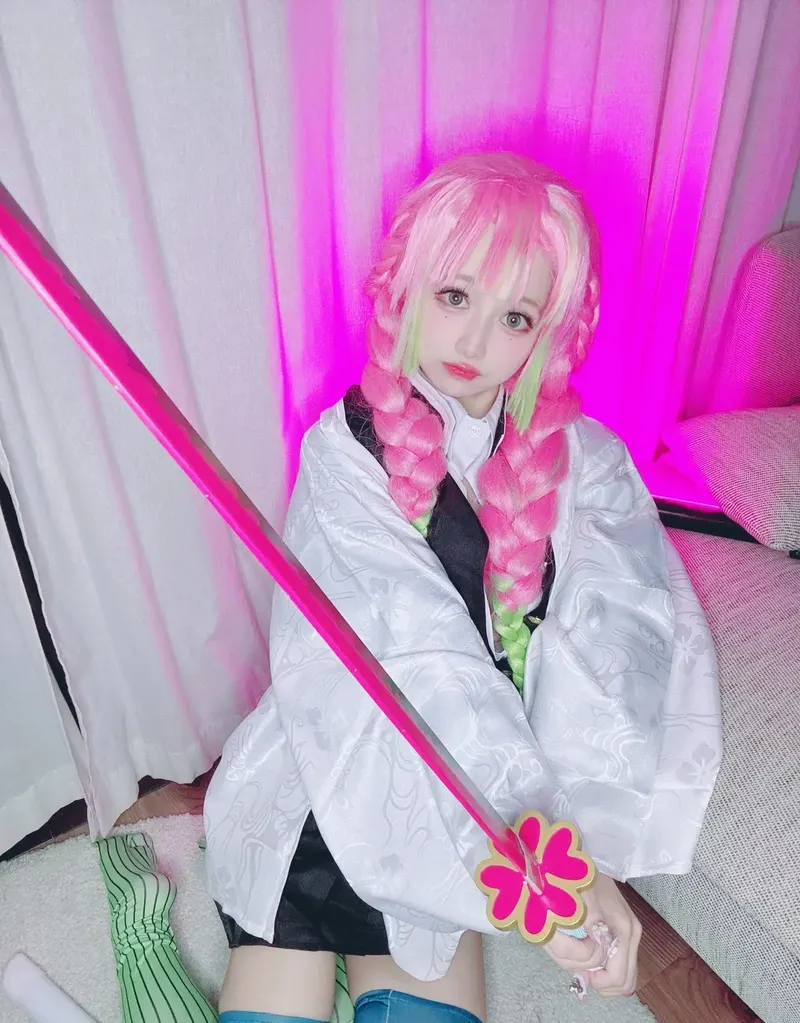xịt máu cosplay luyến trụ